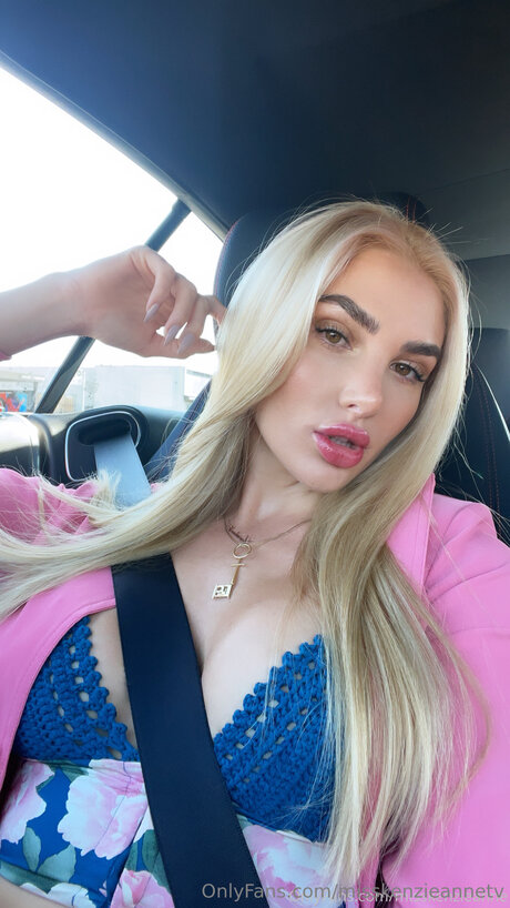 Misskenzieannetv heiße top bilder