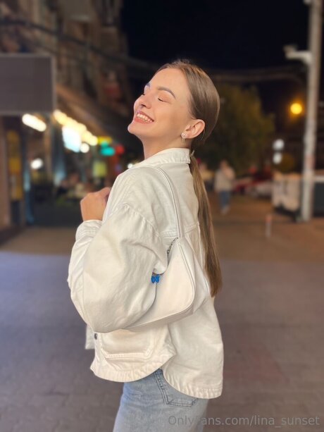 Lina Sunset nacktheit kostenlose bild