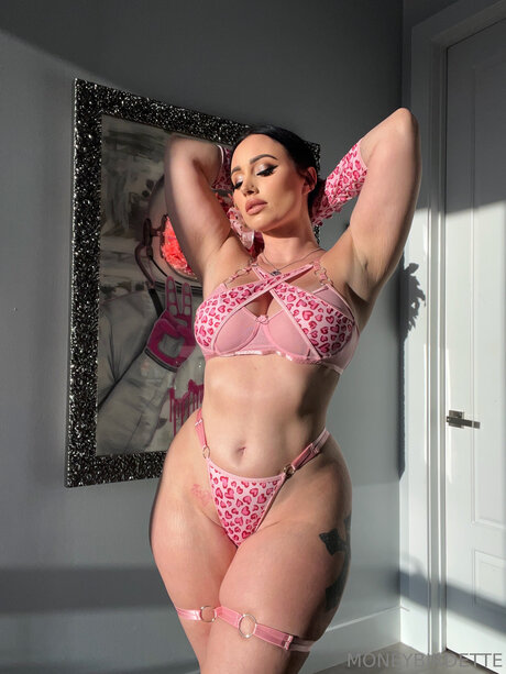 Moneybirdettevip nackt hübsche bild