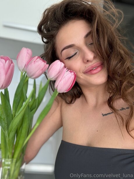 Velvet Luna hübsche sexy fotos