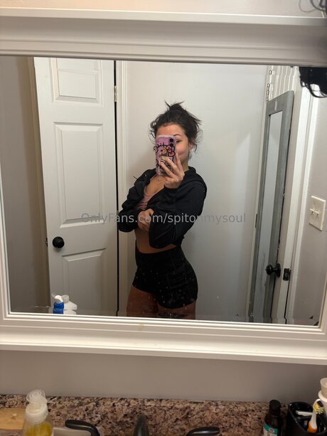 Spitonmysoul nackt akt bild