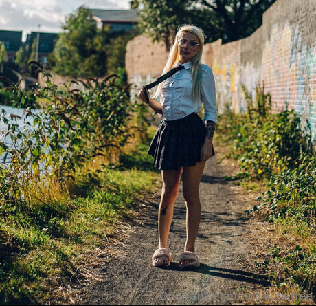 ältere onlyfans kunst heiße bilder