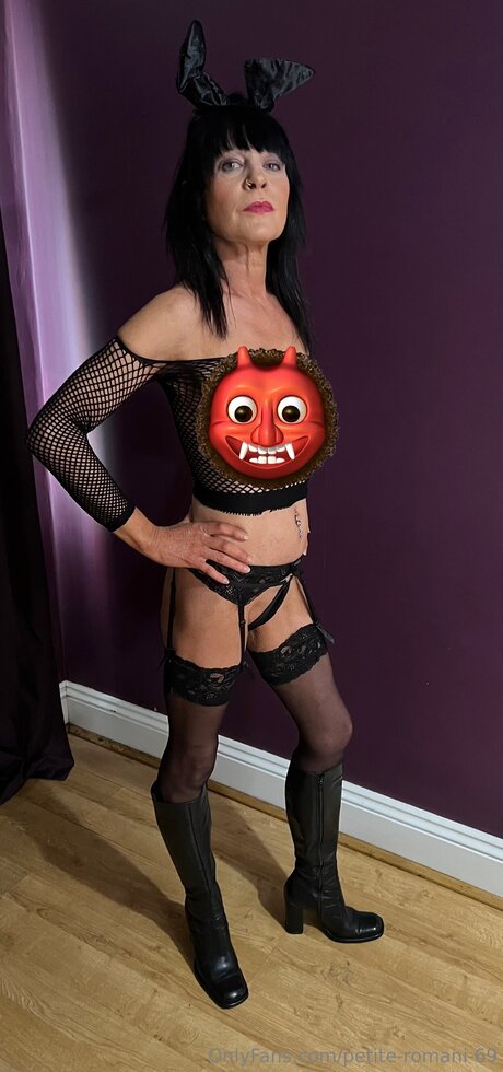 Petite Romani 69 kunst nackten galerien