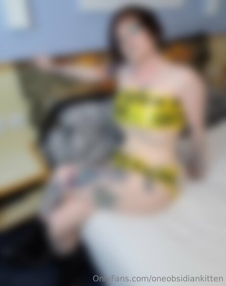 Oneobsidiankitten erwachsene nackten galerien
