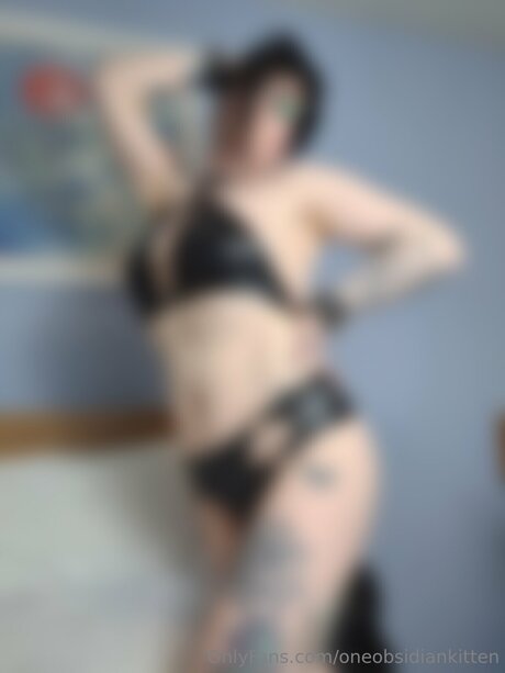 Oneobsidiankitten nacktheit exklusive fotos