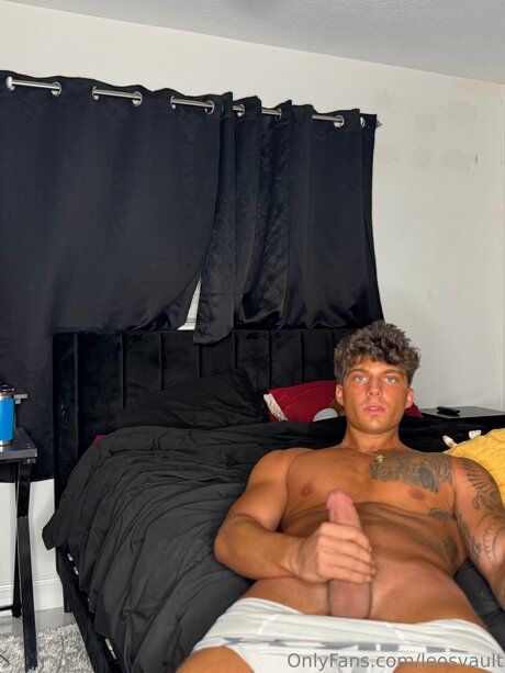 Leosvault nackt erotische bild