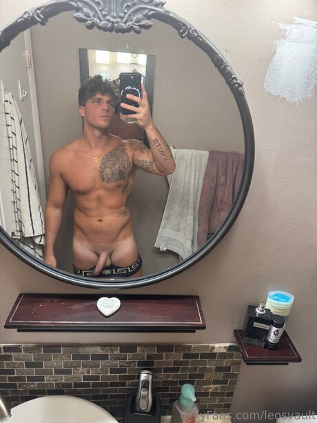 Leosvault nackt schöne foto