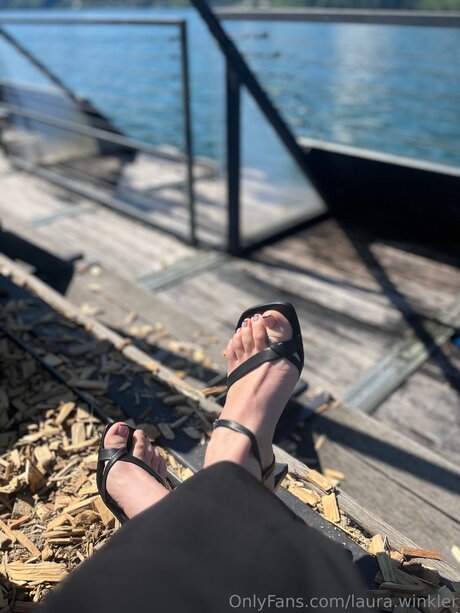 Laura Winkler schauspielerin nacktheit fotos