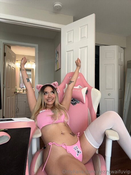 Dezzywaifu perfekte nackten foto