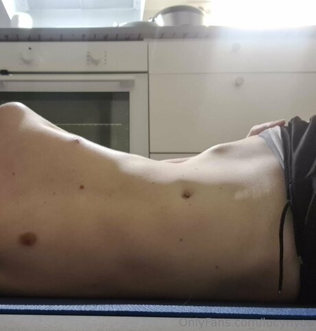 Lucynyou erotische nackt bilder
