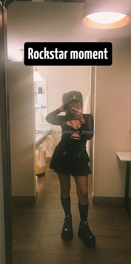 Love Moxie schauspielerin nacktheit archiv