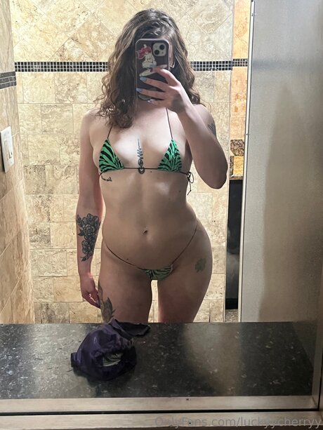 Luckyycherryy freie porno galerien