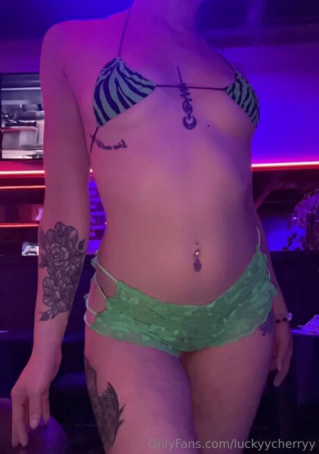Luckyycherryy top nackte galerie