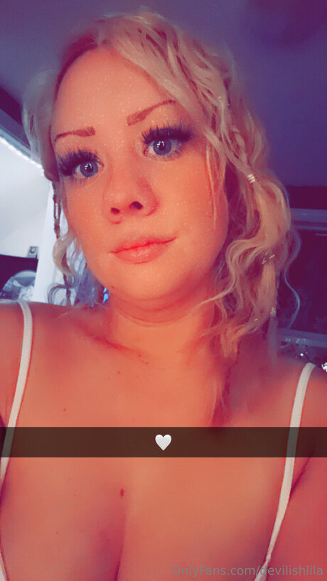 Devilishlila model perfekte bilder