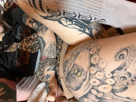 Sarahmoonsg nackt pornographische bilder