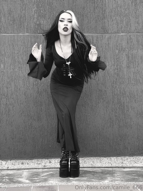 Camile 666 exklusive porno bild
