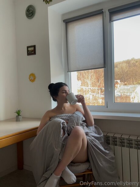 Ellyberry kostenlose porno bild