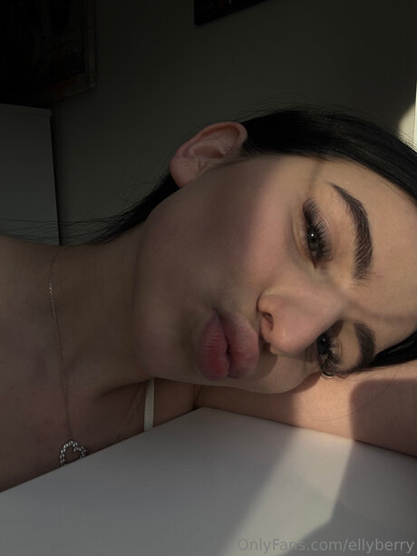Ellyberry model pornographische galerien