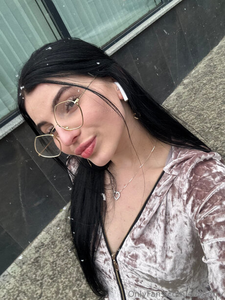 Ellyberry pornostar nackt bild