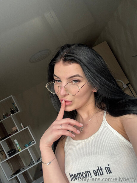 Ellyberry schauspielerin kunst fotos