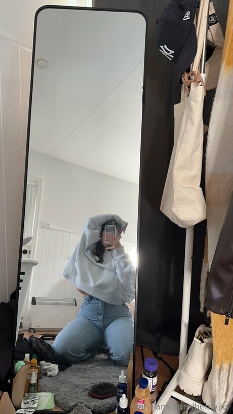 Bemyjxy schauspielerin akt bild