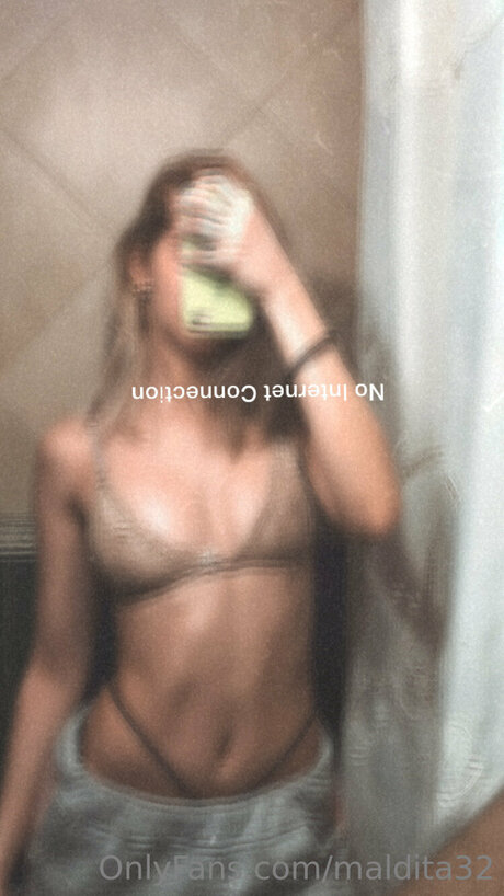 Maldita32 model nackten foto