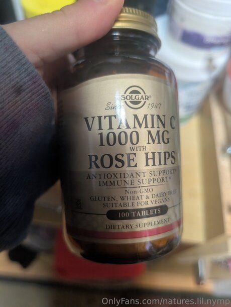 Natures Lil Nymp freie porno foto