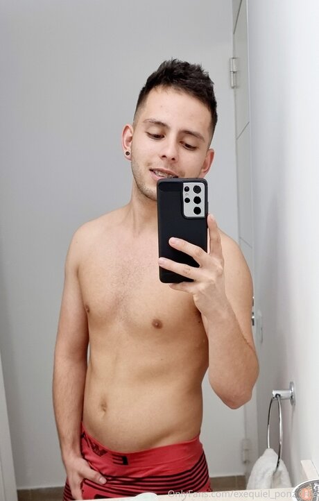 Exequiel Ponz Free model foto