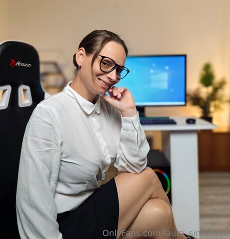 Laura Simonova kunst akt bilder