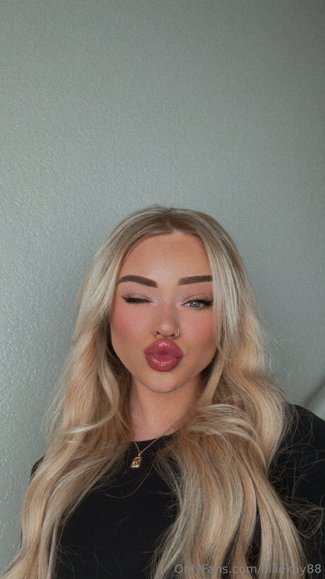 Xo Ellie schauspielerin bilder