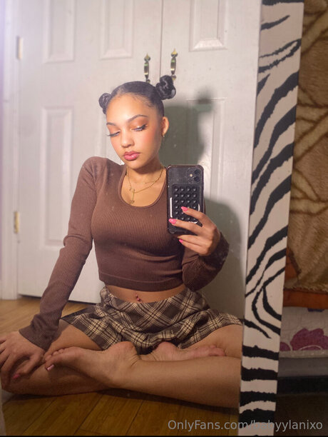 Babyylanixo schauspielerin erwachsene bilder