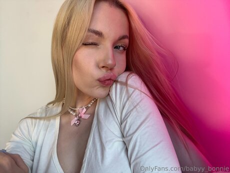Babyy Bonnie top akt fotos