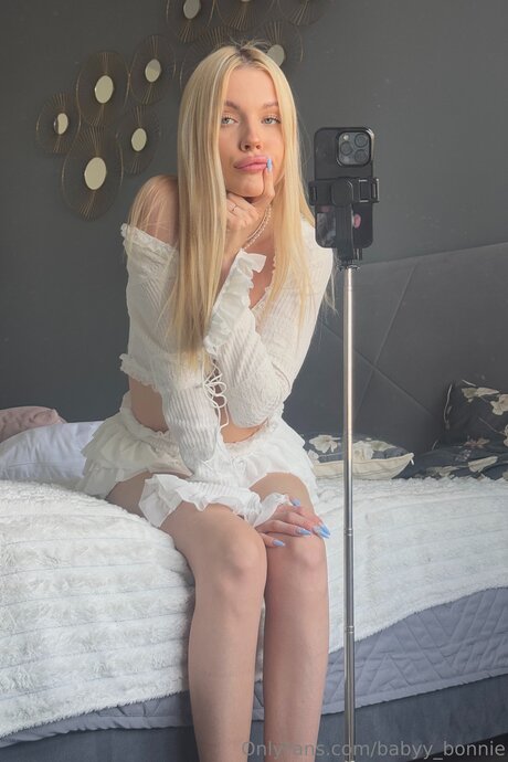 Babyy Bonnie exklusive akt galerien