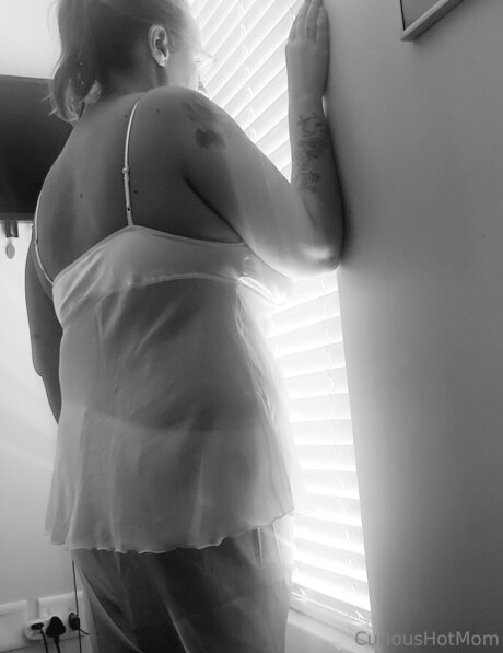 U27739437 model nette bilder