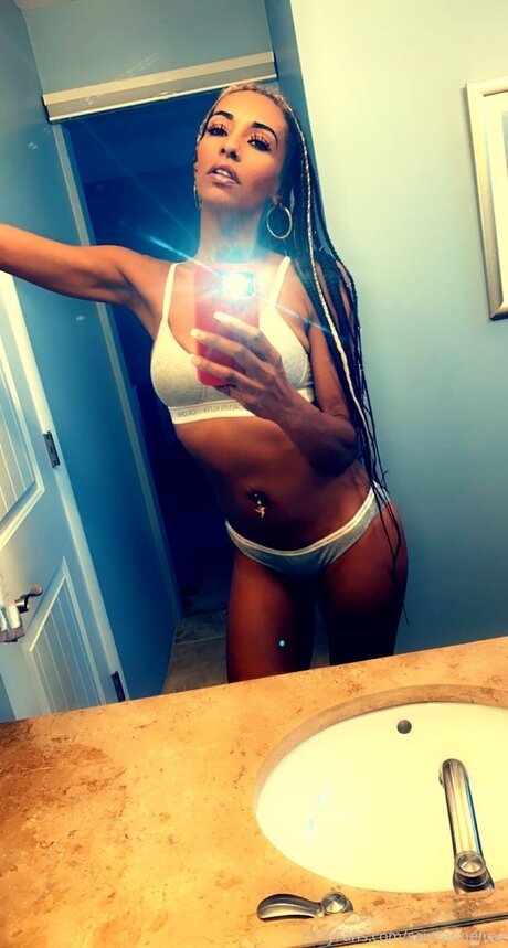 Saintannefree hübsche nackte galerie