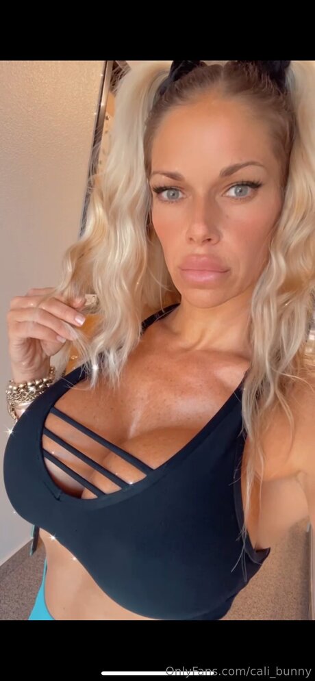 Cali Bunny porno perfekte bilder