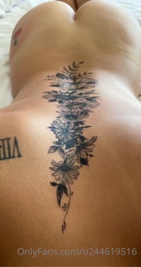 Misscherrypopper top erotische foto