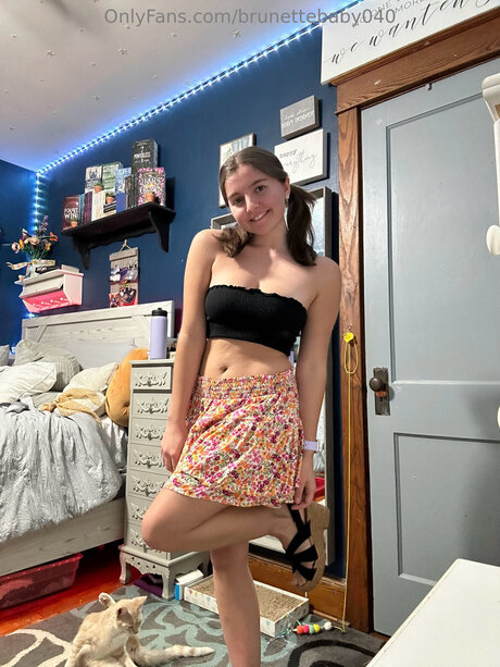 Brunettebaby040 model kostenlose fotos