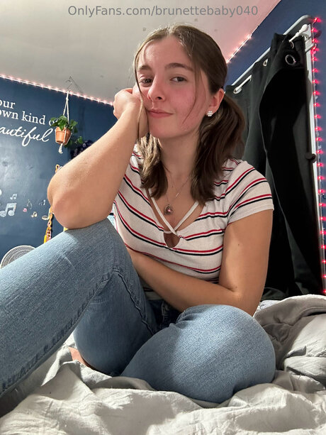 Brunettebaby040 model nackt bild