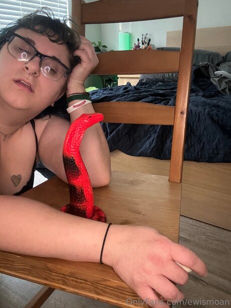 Ewismoan hübsche nackte bilder