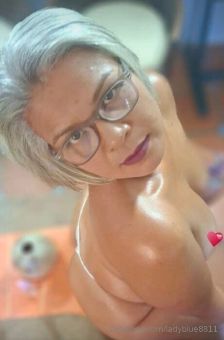 Ladyblue8811 heiße nackte bilder