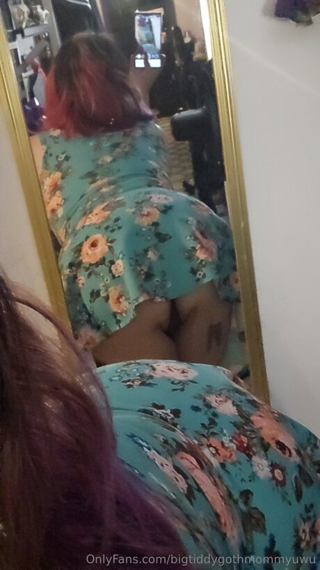 Bigtiddygothmommyuwu kostenlose schöne bilder