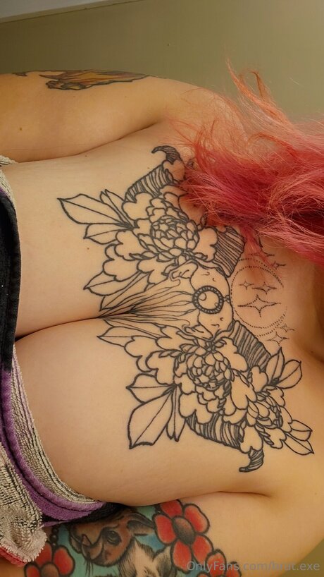 Bigtiddygothmommyuwu nette fotos