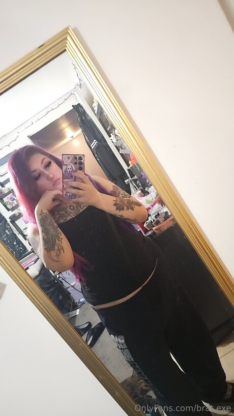 Bigtiddygothmommyuwu porno nackt foto