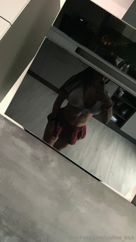 Justineblack nackt hübsche galerie