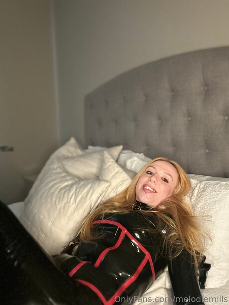 Melodiemills top akt fotos