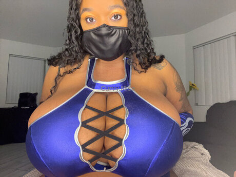 Curvy Misa hübsche pornografische galerie