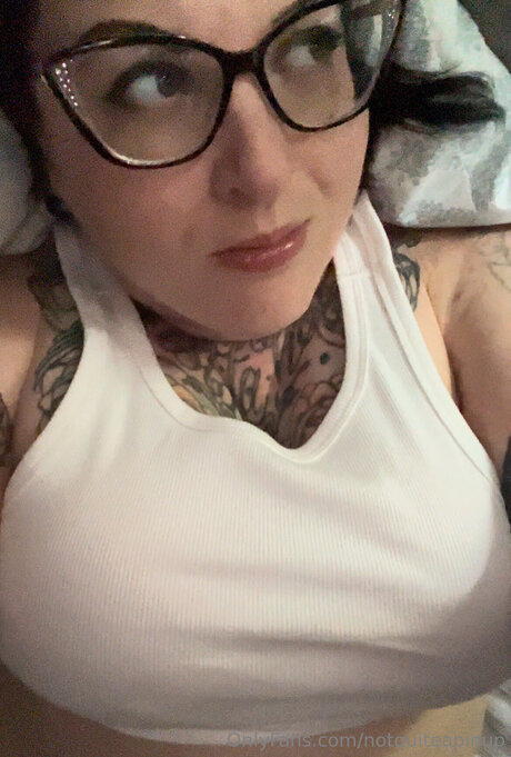 Notquiteapinup erwachsene perfekte fotos