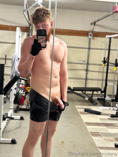 Brodenv nacktheit heiße bilder