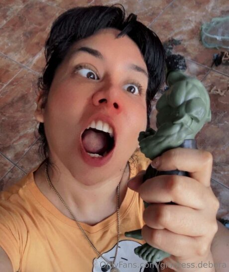 Giantess Debora exklusive nackten bilder